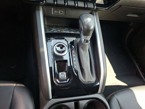 Used 2023 Chevrolet Colorado LT w/ LT Convenience Package III AWD/4WD image 16