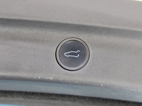Used 2022 Tesla Model Y Performance AWD/4WD image 38