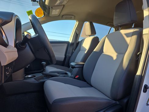 Used 2015 Toyota RAV4 LE image 11
