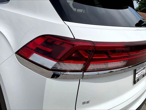 Used 2024 Volkswagen Atlas Cross Sport SE w/ Panoramic Sunroof Package AWD/4WD image 32