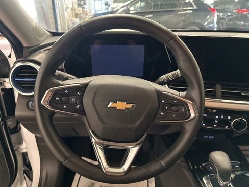 Used 2025 Chevrolet Trax LT w/ LT Convenience Package image 15