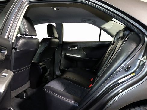 Used 2014 Toyota Camry SE image 14