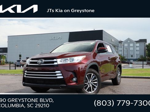 Used 2018 Toyota Highlander XLE FWD image 1