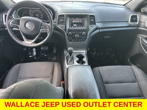 Used 2019 Jeep Grand Cherokee Laredo AWD/4WD image 17