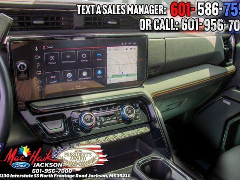 Used 2025 GMC Sierra 2500 AT4 w/ AT4 Premium Plus Package AWD/4WD image 19