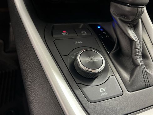 Used 2024 Toyota RAV4 XLE image 32