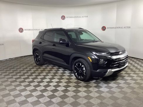 Used 2022 Chevrolet TrailBlazer LT w/ Driver Confidence Package image 3