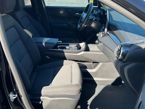 Used 2025 Chevrolet Equinox LT image 11