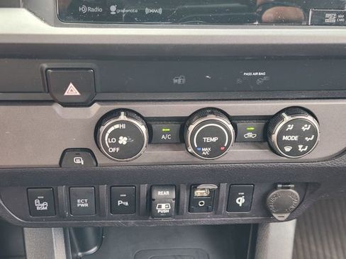 Used 2019 Toyota Tacoma TRD Sport w/ Technology Package RWD image 14