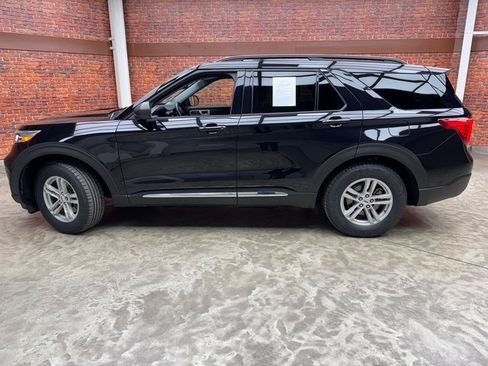 Certified 2023 Ford Explorer XLT image 2