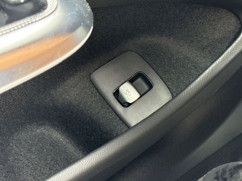 Used 2025 Mercedes-Benz E 350 Sedan image 17