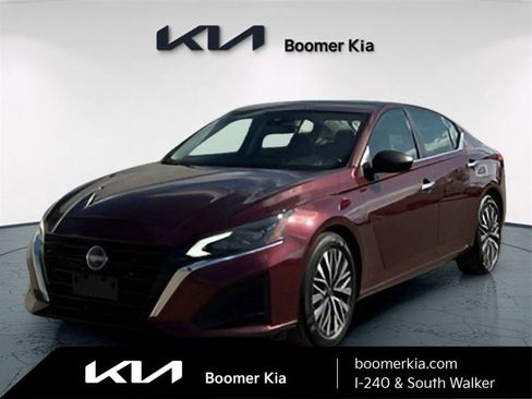 Used 2024 Nissan Altima 2.5 SV image 1