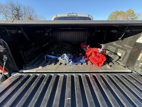 Used 2018 Toyota Tacoma TRD Off-Road image 9