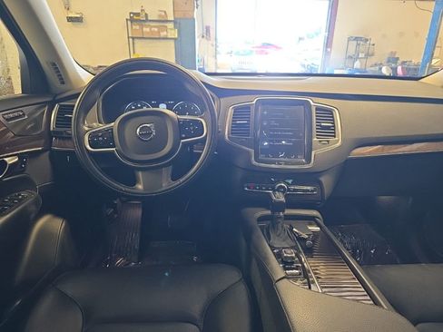 Used 2019 Volvo XC90 T6 Momentum AWD/4WD image 4