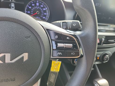 Used 2022 Kia Forte LXS FWD image 7