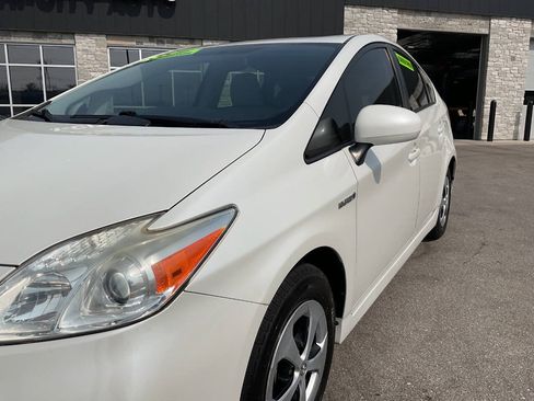 Used 2015 Toyota Prius Three FWD image 2