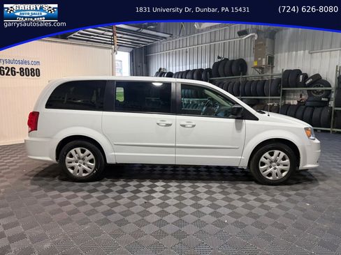 Used 2017 Dodge Grand Caravan SE FWD image 4