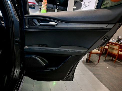 Used 2022 Alfa Romeo Stelvio Ti image 27