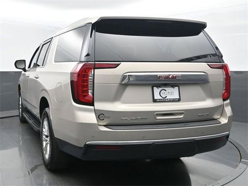 Used 2023 GMC Yukon XL SLT image 4