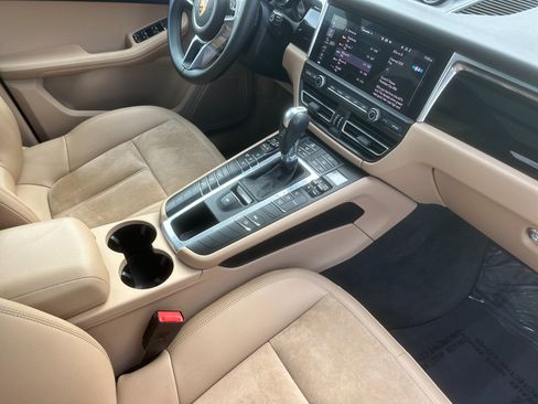 Used 2021 Porsche Macan image 16