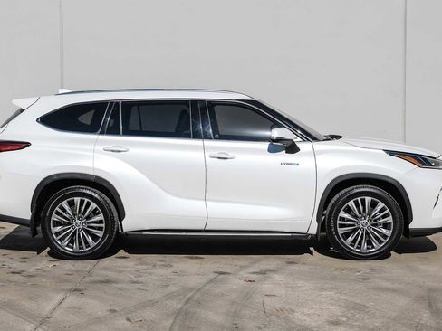 Used 2021 Toyota Highlander Platinum image 6