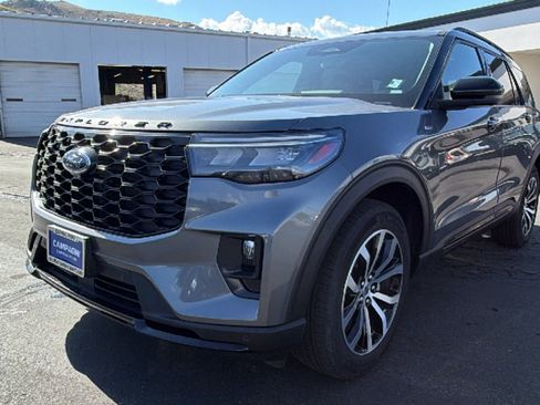 Used 2025 Ford Explorer ST-Line AWD/4WD image 7