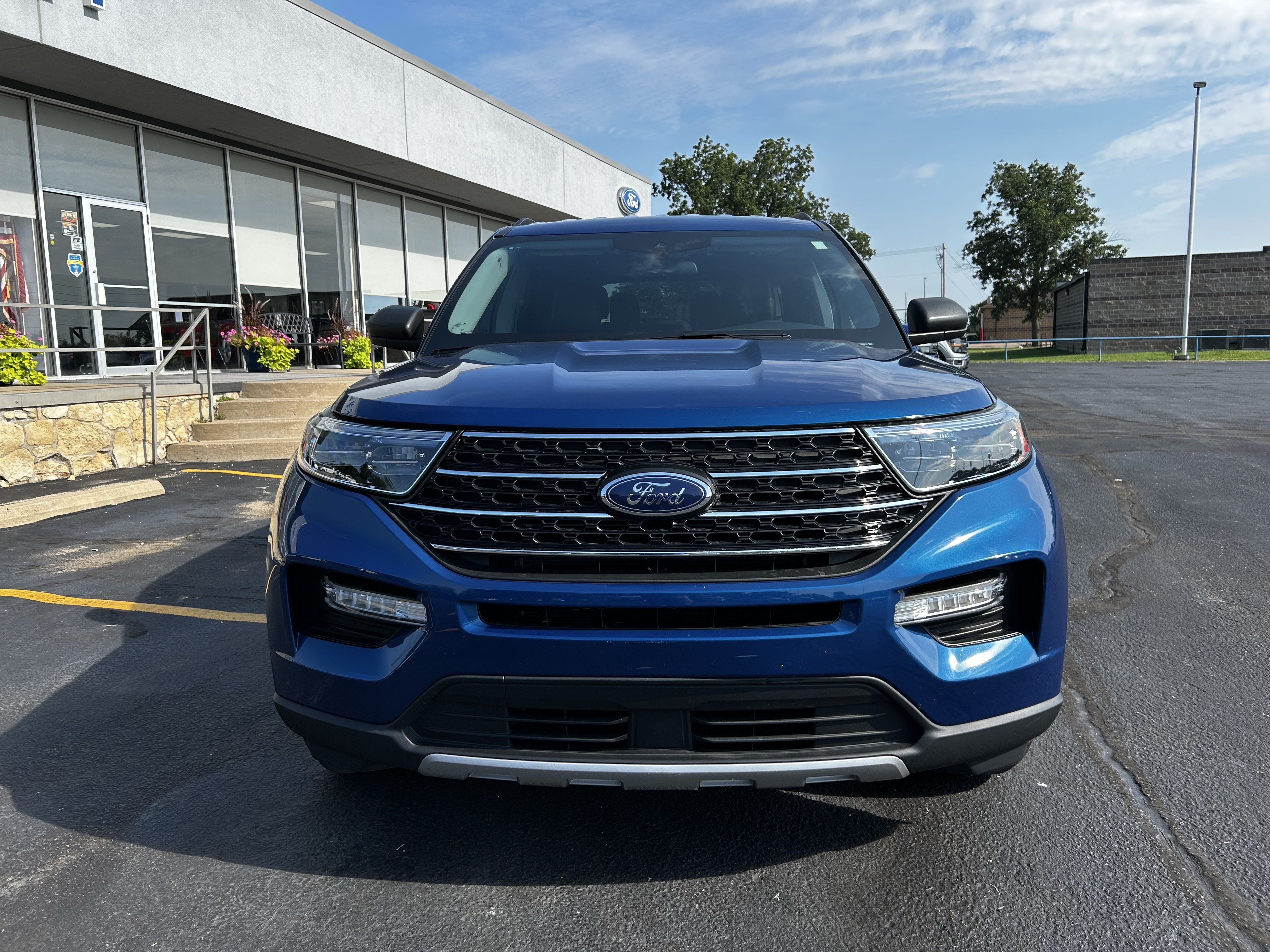 Used 2023 Ford Explorer XLT w/ Equipment Group 202A AWD/4WD image 5