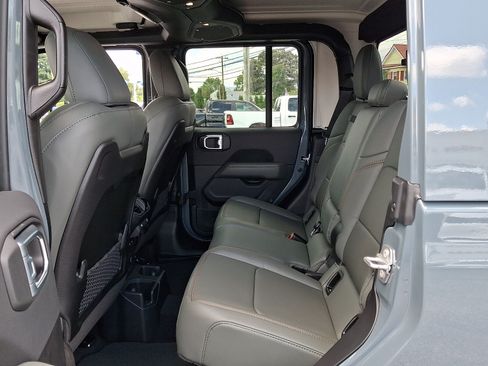 New 2026 Jeep Gladiator Mojave w/ Safety Group AWD/4WD image 10