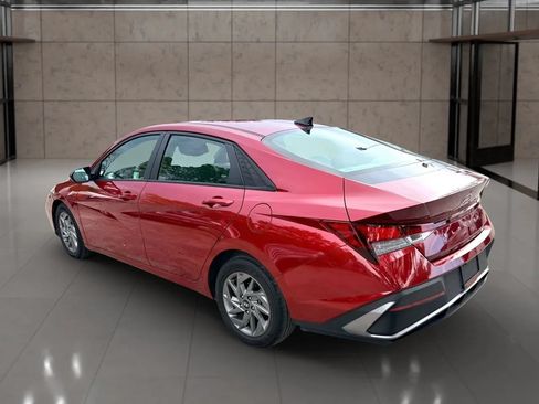 Used 2024 Hyundai Elantra SEL FWD image 5