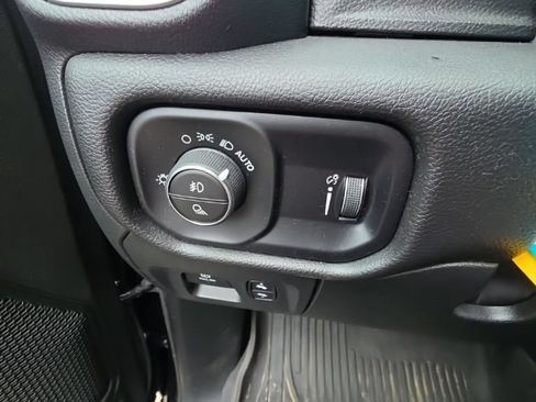 Used 2023 RAM 1500 Big Horn AWD/4WD image 10
