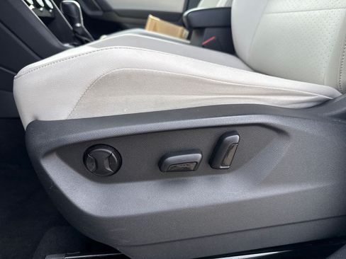 Used 2019 Volkswagen Tiguan SE AWD/4WD image 19