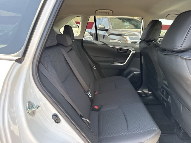 Used 2025 Toyota RAV4 LE AWD/4WD image 31