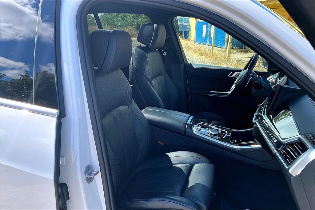 Used 2025 BMW X5 xDrive50e AWD/4WD image 10