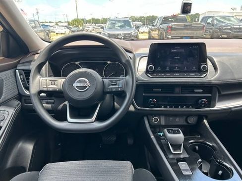 Used 2023 Nissan Rogue SV FWD image 21