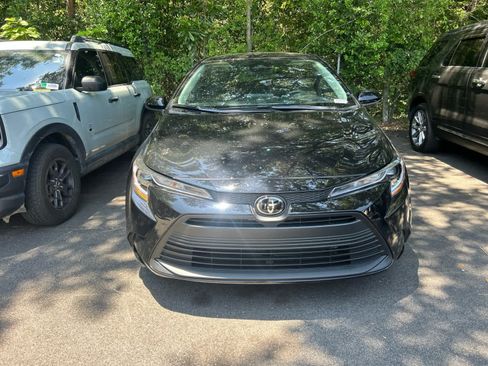 Used 2025 Toyota Corolla LE FWD image 6