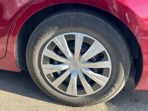 Used 2019 Toyota Camry LE w/ Sunroof Package FWD image 5