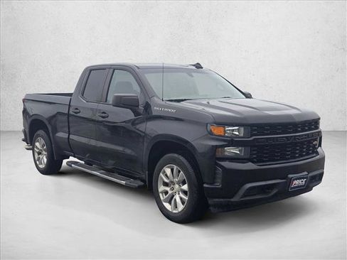Used 2020 Chevrolet Silverado 1500 Custom w/ Custom Value Package RWD image 3