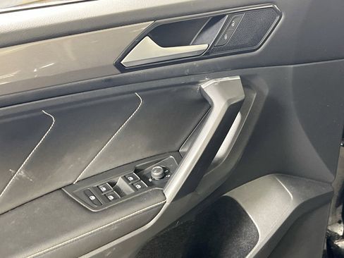 Used 2022 Volkswagen Tiguan SE image 17