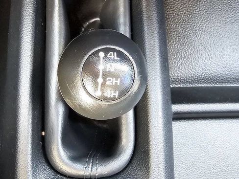 Used 2020 RAM 2500 Tradesman w/ Chrome Appearance Group AWD/4WD image 8