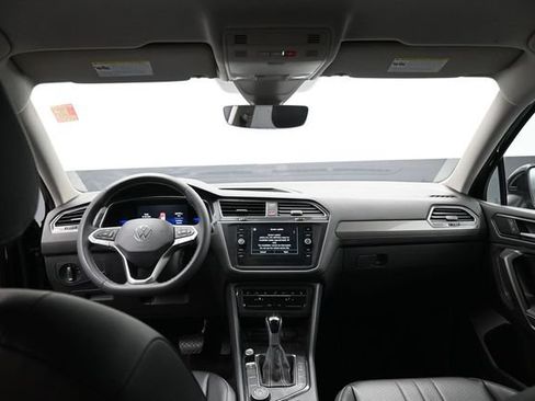 Used 2022 Volkswagen Tiguan SE AWD/4WD image 28