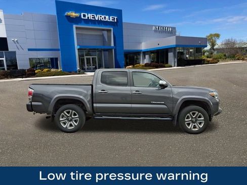 Used 2018 Toyota Tacoma Limited image 9
