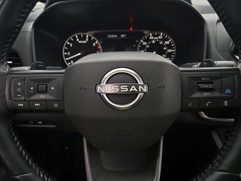 Used 2025 Nissan Rogue SV FWD image 19