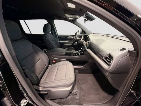 Used 2025 Chevrolet Traverse LT image 26