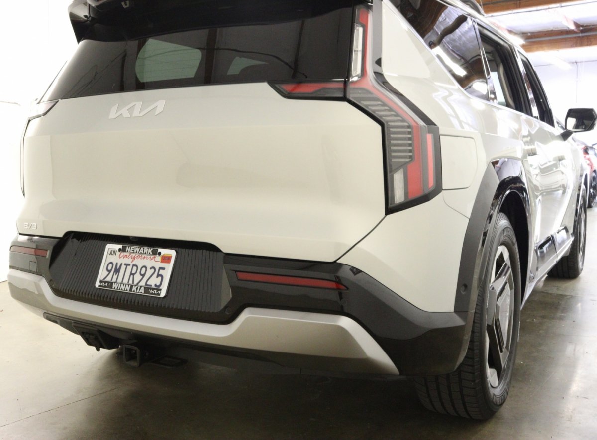 Used 2024 Kia EV9 Land AWD/4WD image 12