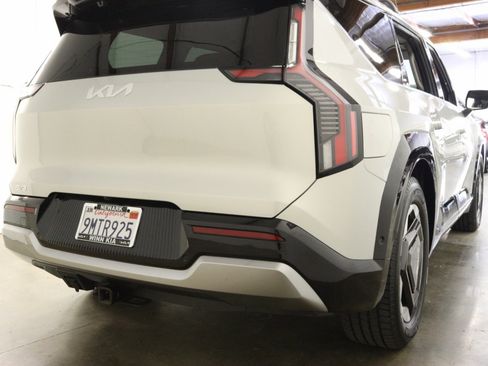 Used 2024 Kia EV9 Land AWD/4WD image 12