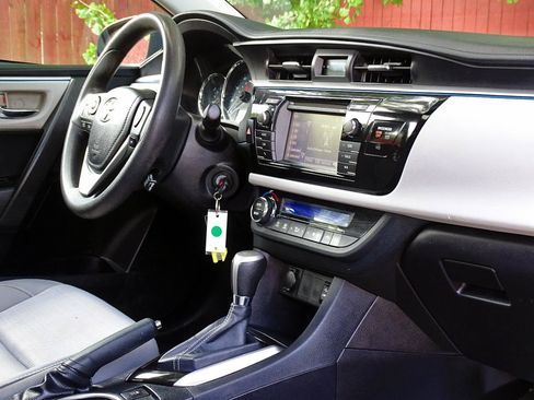 Used 2014 Toyota Corolla LE FWD image 32