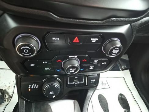 Used 2019 Jeep Renegade Sport w/ Sport Appearance Group image 17