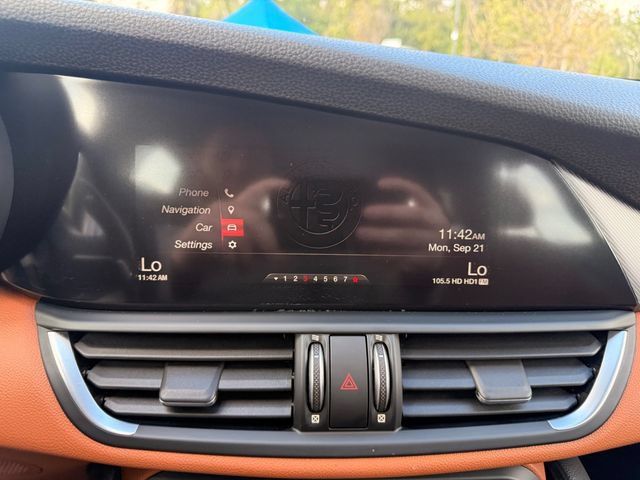 Used 2018 Alfa Romeo Giulia Ti Sport w/ Quick Order Package 22S Sport AWD/4WD image 5