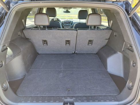 Used 2022 Chevrolet Equinox RS w/ Infotainment Package image 7