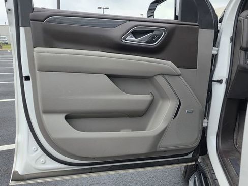 Used 2023 GMC Yukon XL SLT w/ SLT Premium Package RWD image 15